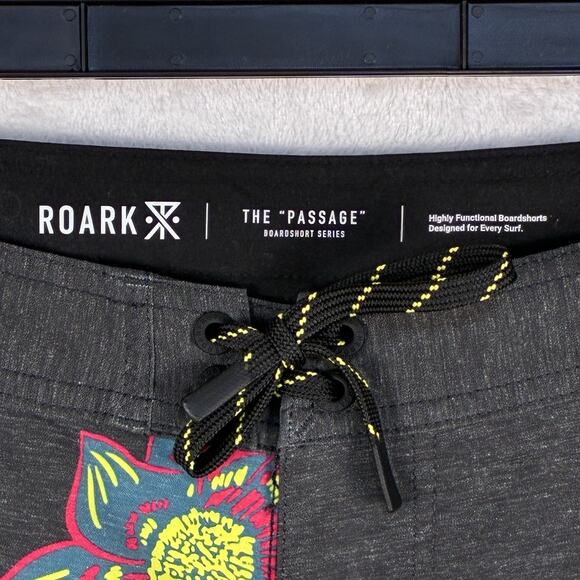 Roark Mens 30 Passage Aurora Flora Black Gray Hawaiian Surf Swim Board Shorts - Picture 3 of 10